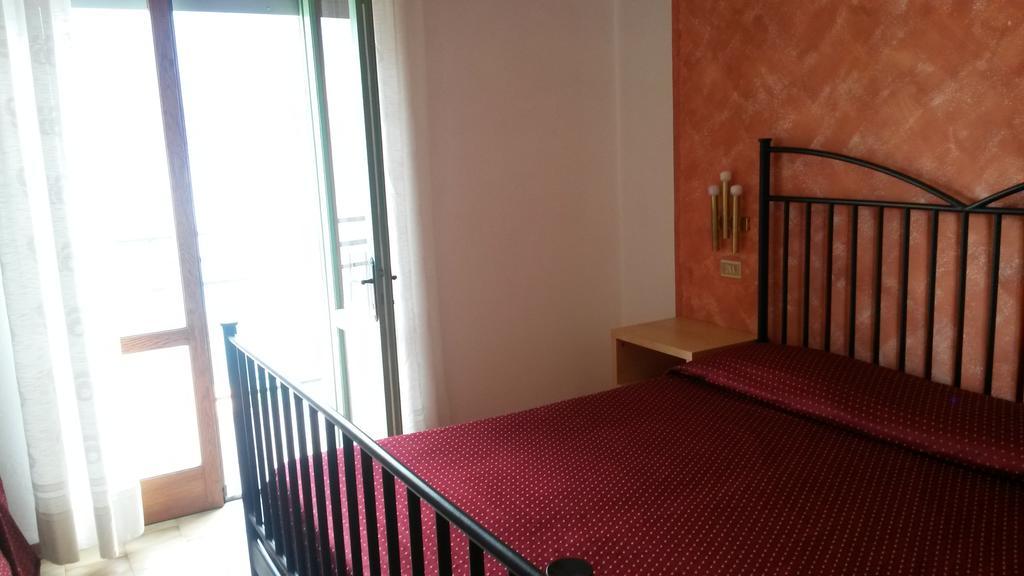 Hotel Augusta Garni Limone sul Garda Habitación foto